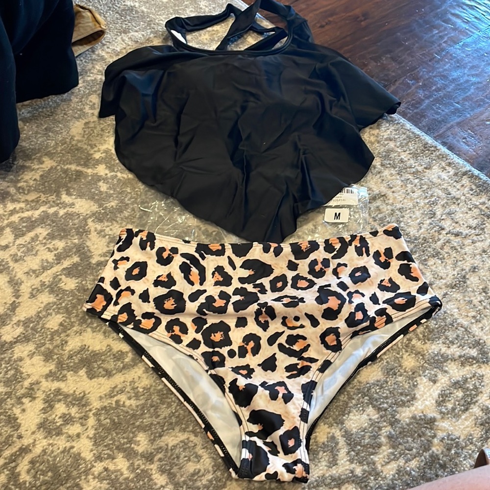 Leopard bikini set- size M